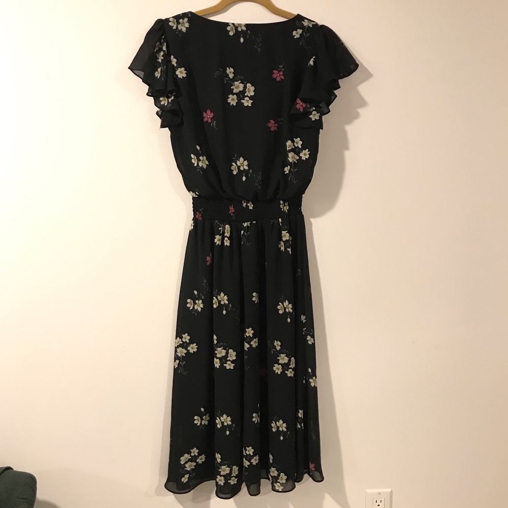 Vince Camuto Floral Print Flutter Sleeve V Neck Smocked Waist Midi Dress - Picture 3 of 7